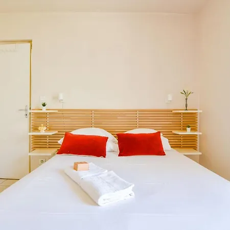 Appart 1 Ch Balcon Proche Saint-charles Et Metro * Marseilles
